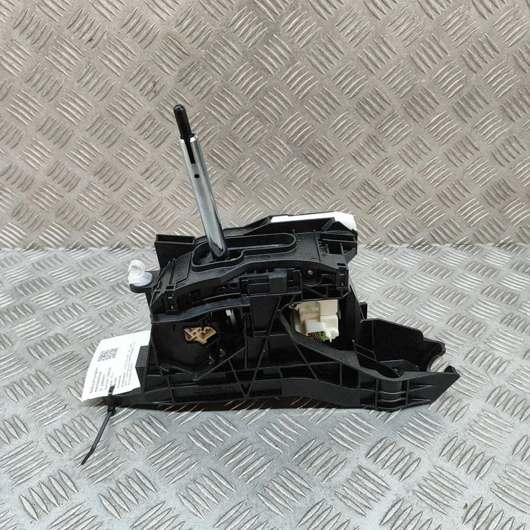 Gear selector mechanism – Lexus UX (2018-)