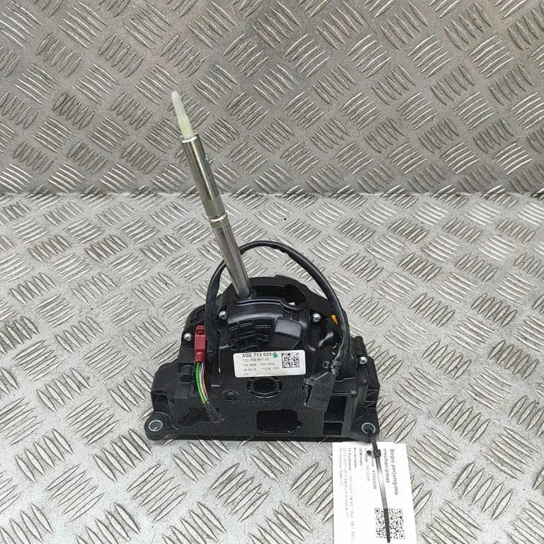 Gear selector mechanism – Volkswagen e-Golf (2014-)