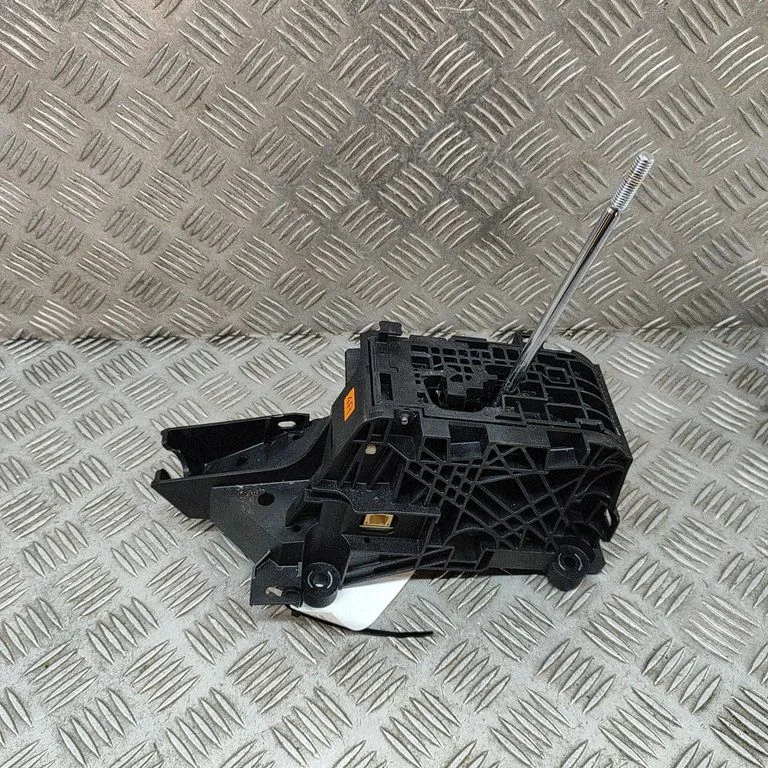 Gear selector mechanism – Toyota RAV 4 (XA40) (2012-2018)