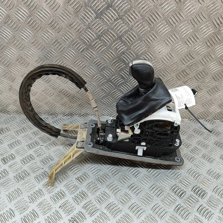 Gear selector mechanism 7P0713265