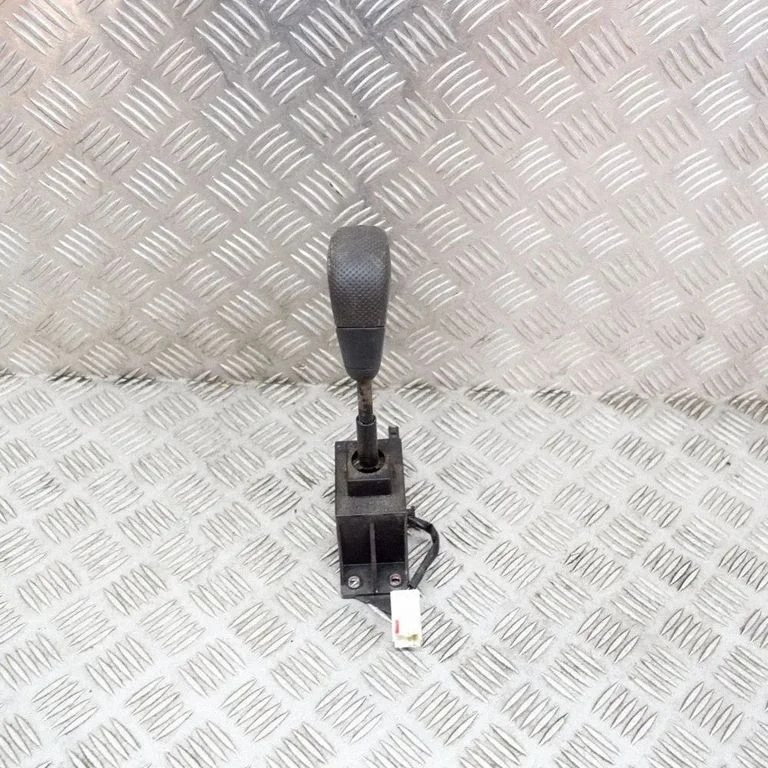 Gear selector mechanism