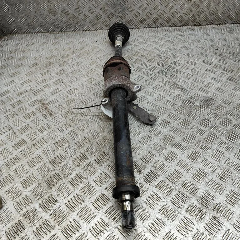 Półoś przednia 8611928
