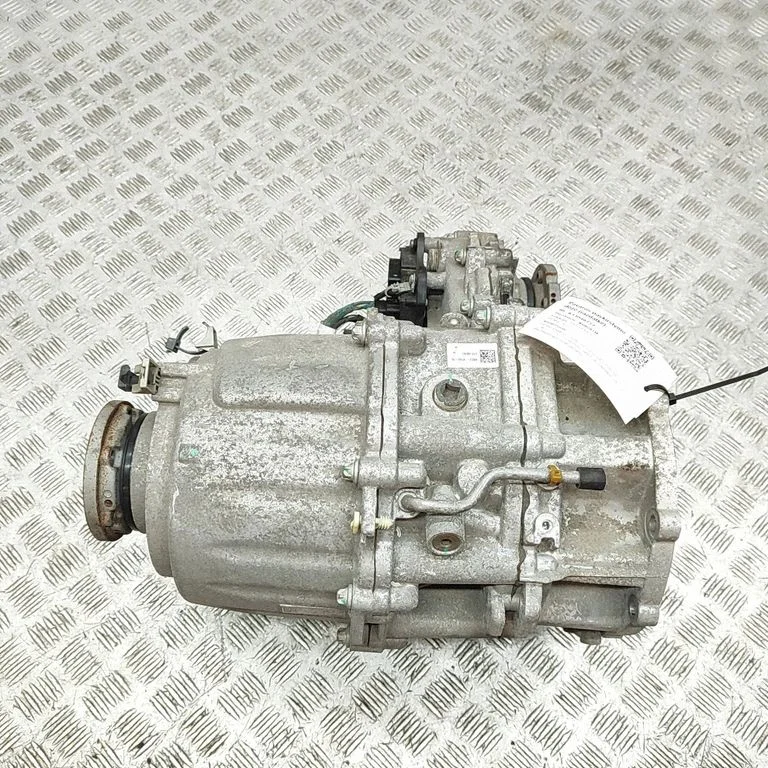 Gearbox transfer box case M8E27J426AC