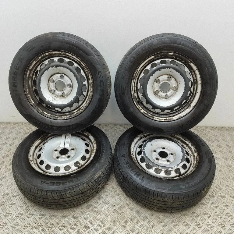 R15 lengvojo lydinio ratlankis (-iai)