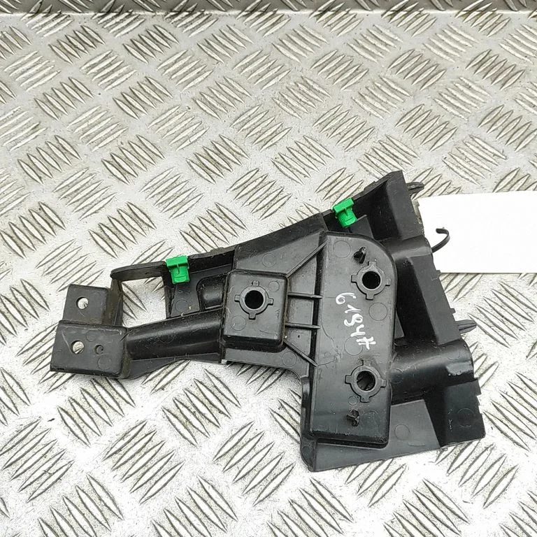 Priekšējā bampera turētājs 31425463