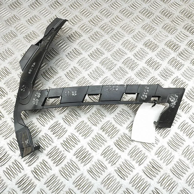 Front bumper mounting bracket 865B4HF000