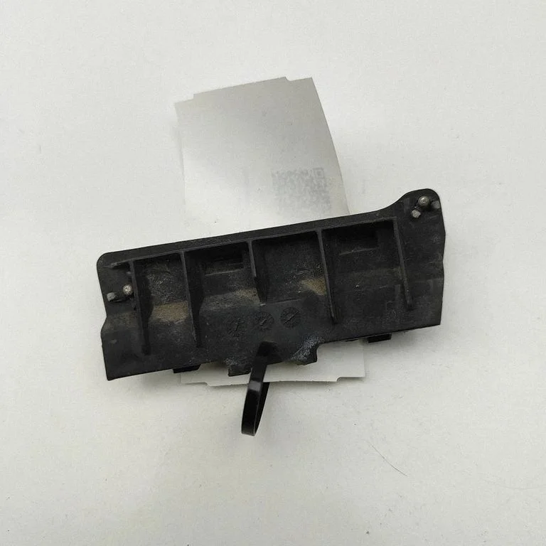 Esistange kinnitusklamber 7P5807773