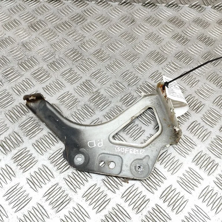 Priekšējā bampera turētājs 5214526050