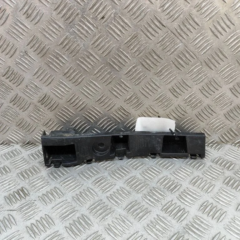 Priekšējā bampera turētājs FR8B16C066AC