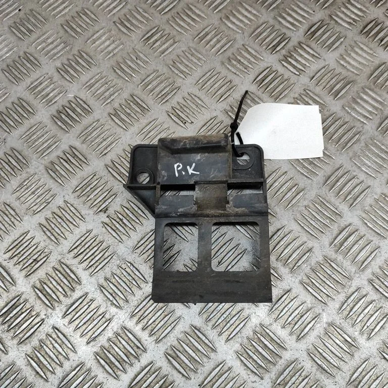 Priekšējā bampera turētājs A9068850163
