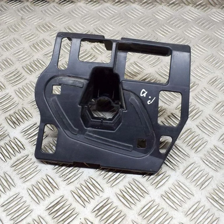 Priekšējā bampera turētājs 6V0807056B