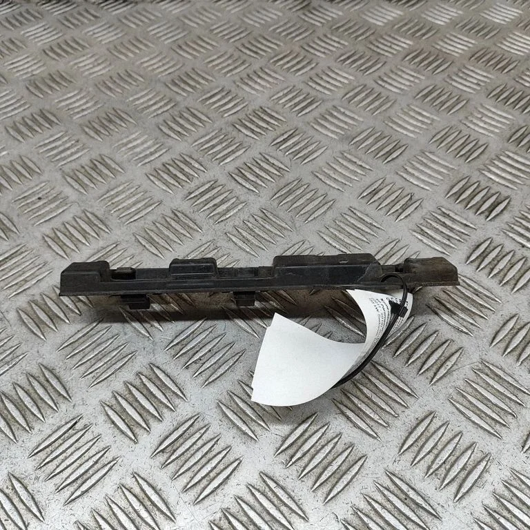 Priekšējā bampera turētājs 7240874