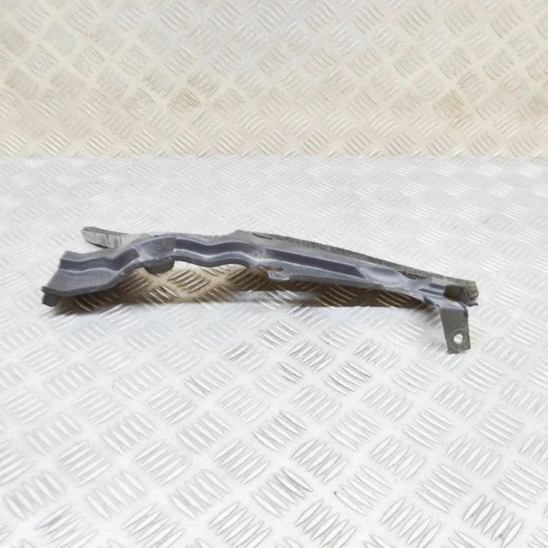 Priekšējā bampera turētājs EB3B9E944GB9BA