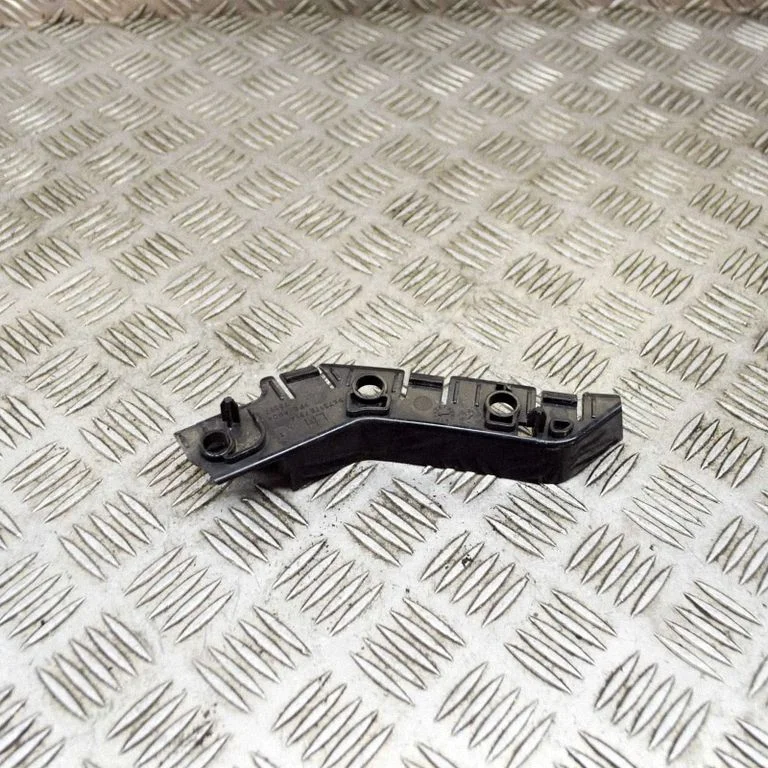 Priekšējā bampera turētājs FK7217E763AC