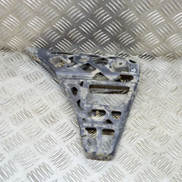 Priekšējā bampera turētājs 6C1115B749A