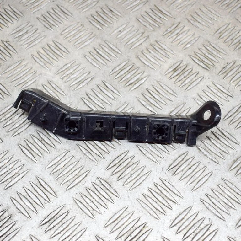 Priekšējā bampera turētājs J9C317A869A
