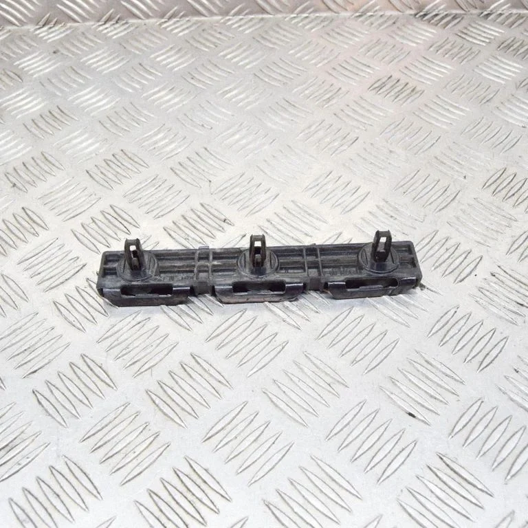 Priekšējā bampera turētājs 100369100A