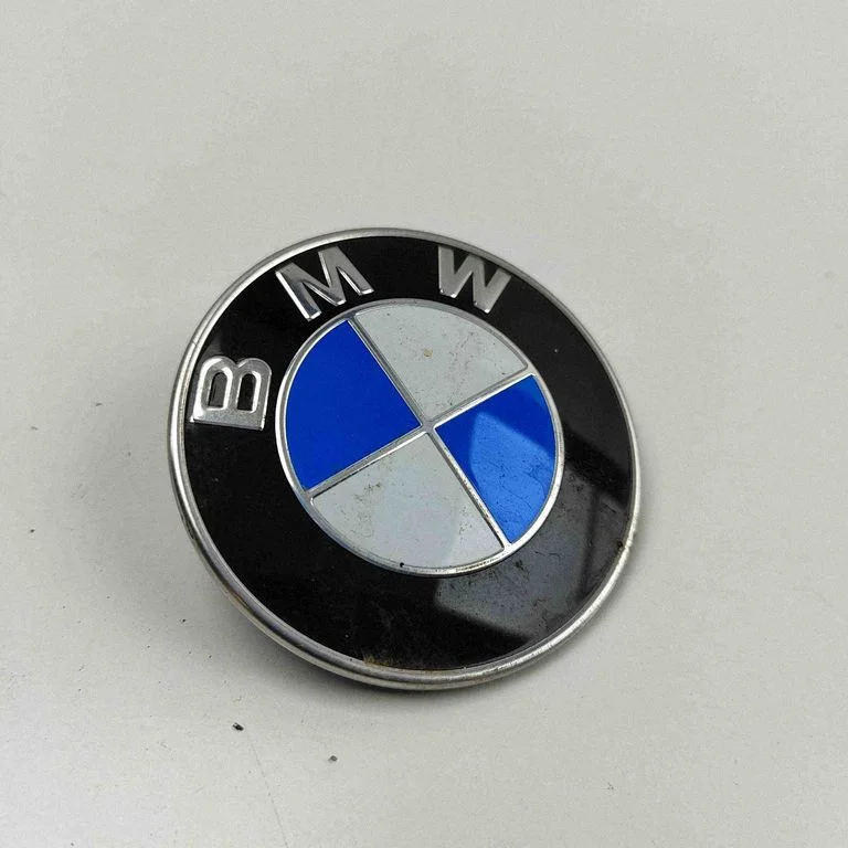 Manufacturer badge logo/emblem 9498991