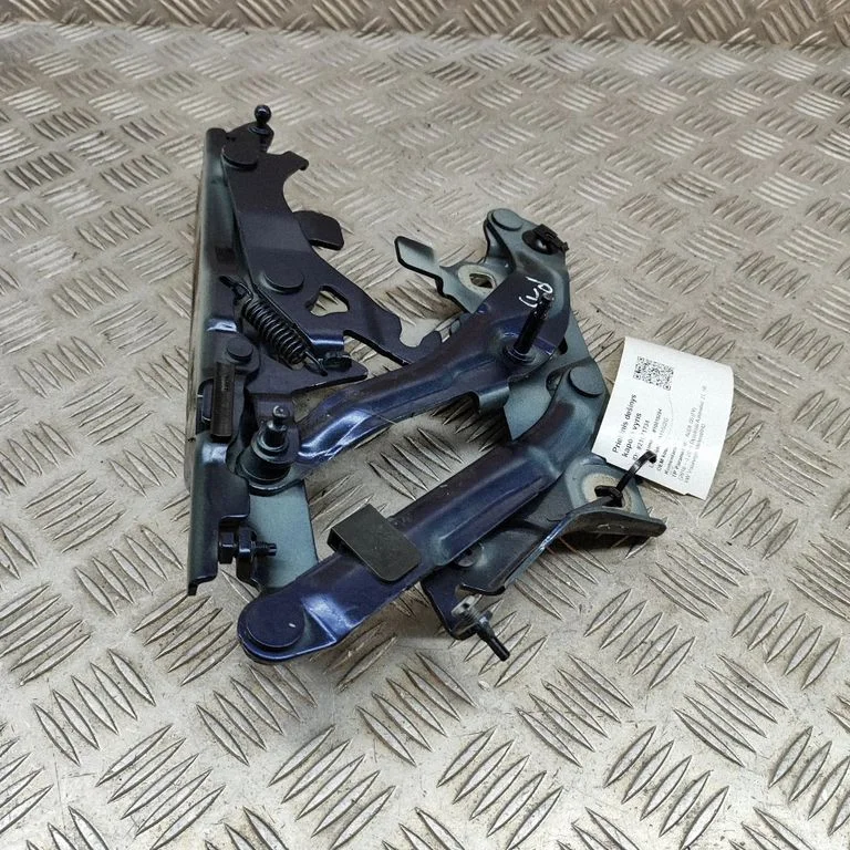 Motora pārsega eņģe (-es) 80A823302B