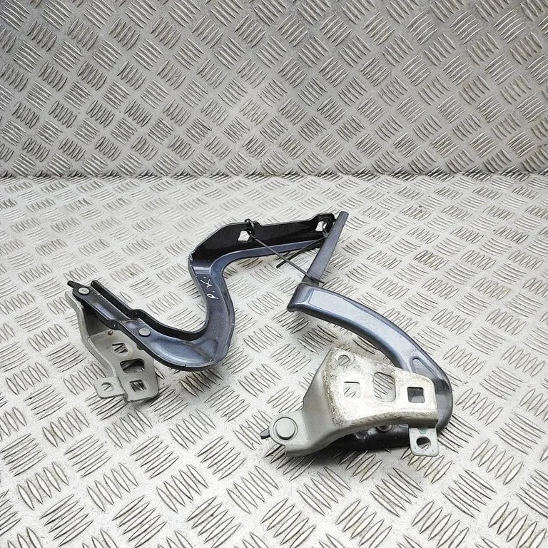 Engine bonnet/hood hinges – Tesla Model Y (2020-)
