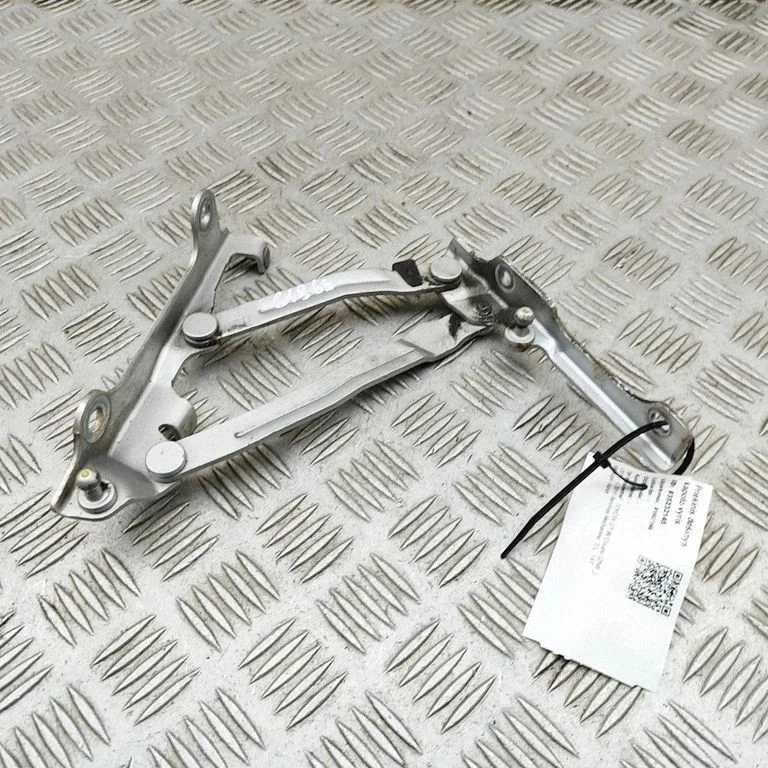Motora pārsega eņģe (-es) SU00301399
