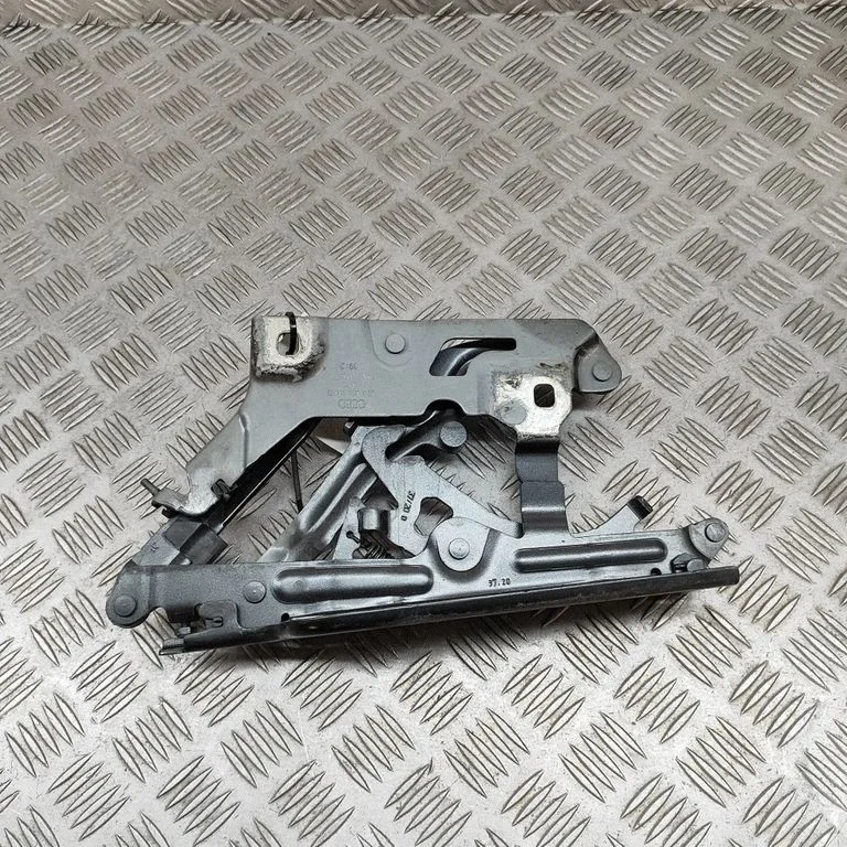 Motora pārsega eņģe (-es) 80A823302D