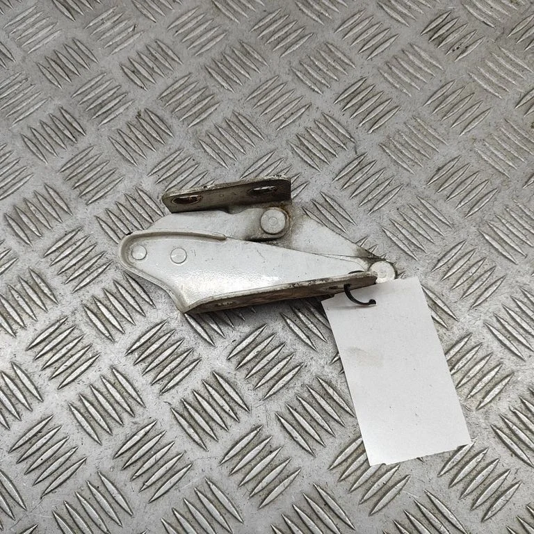 Engine bonnet/hood hinges 56087045 – Iveco Daily 5th gen (2011-2014)