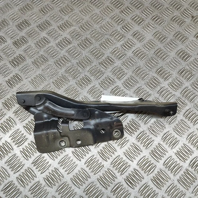 Engine bonnet/hood hinges – Hyundai Ioniq (2016-)
