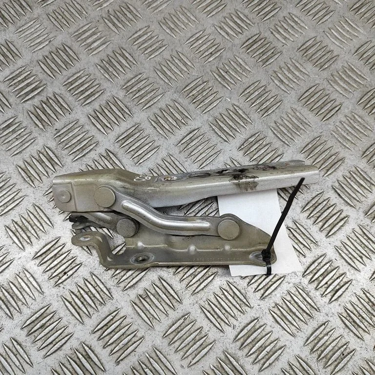 Engine bonnet/hood hinges – Skoda Octavia Mk2 (1Z) (2004-2013)