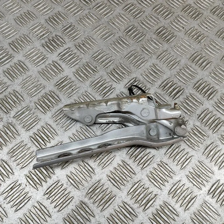 Engine bonnet/hood hinges – Skoda Octavia Mk2 (1Z) (2004-2013)