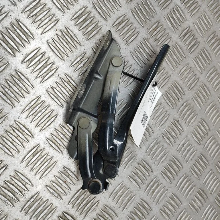 Engine bonnet/hood hinges – Volkswagen Golf Plus (2005-2013)