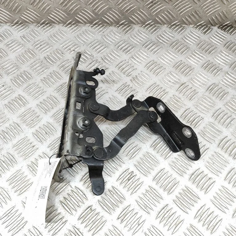 Mootorikapoti hinged – Mercedes-Benz C-klass AMG W204 (2007-2014)