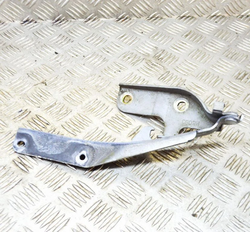 Mootorikapoti hinged