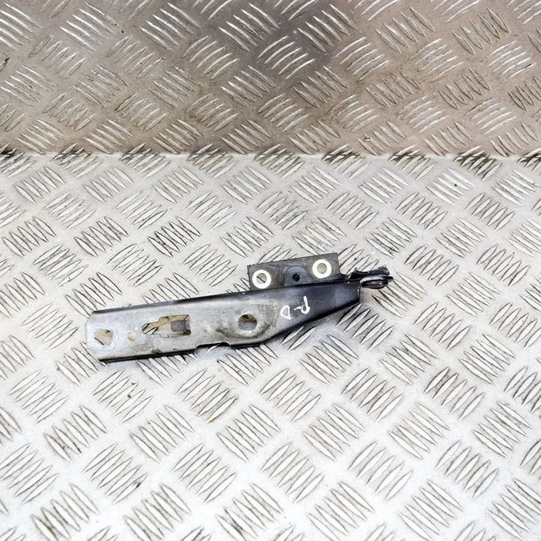 Motora pārsega eņģe (-es) 8E0823302E