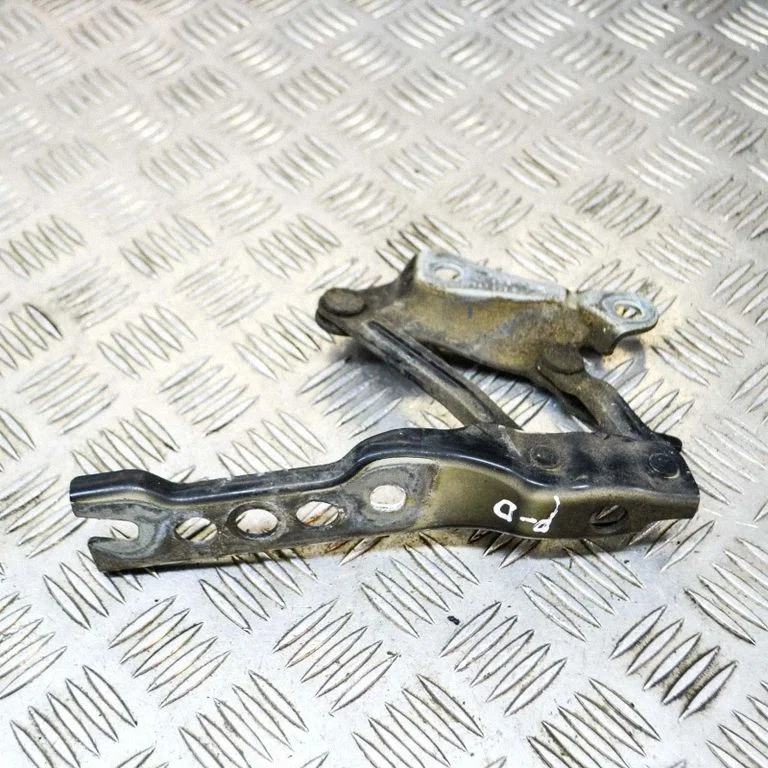 Mootorikapoti hinged 3T0823302B