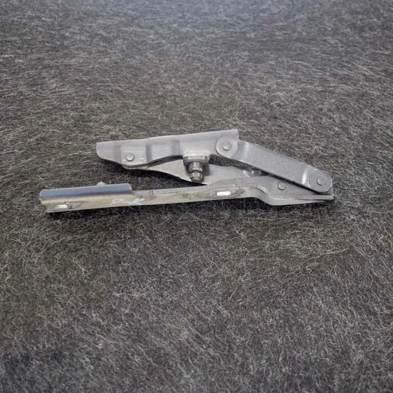 Motora pārsega eņģe (-es) – BMW 5. sērija E60 E61 (2004-2010)