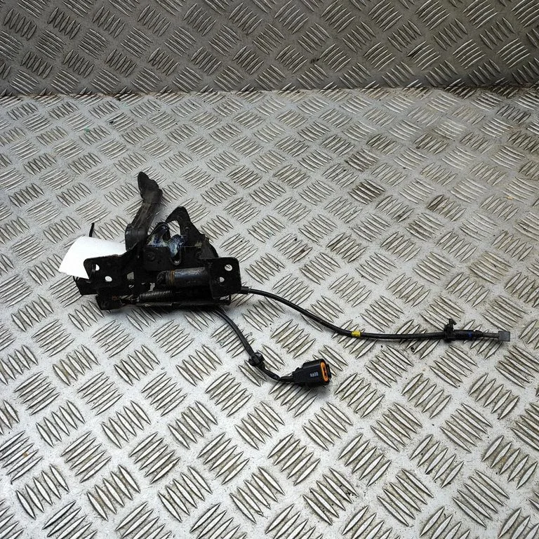 Engine bonnet/hood lock/catch 81130C5000