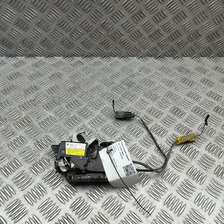 Mootorikapoti lukk 8737702