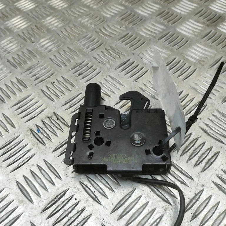 Motora pārsega slēdzene 8W0823509C