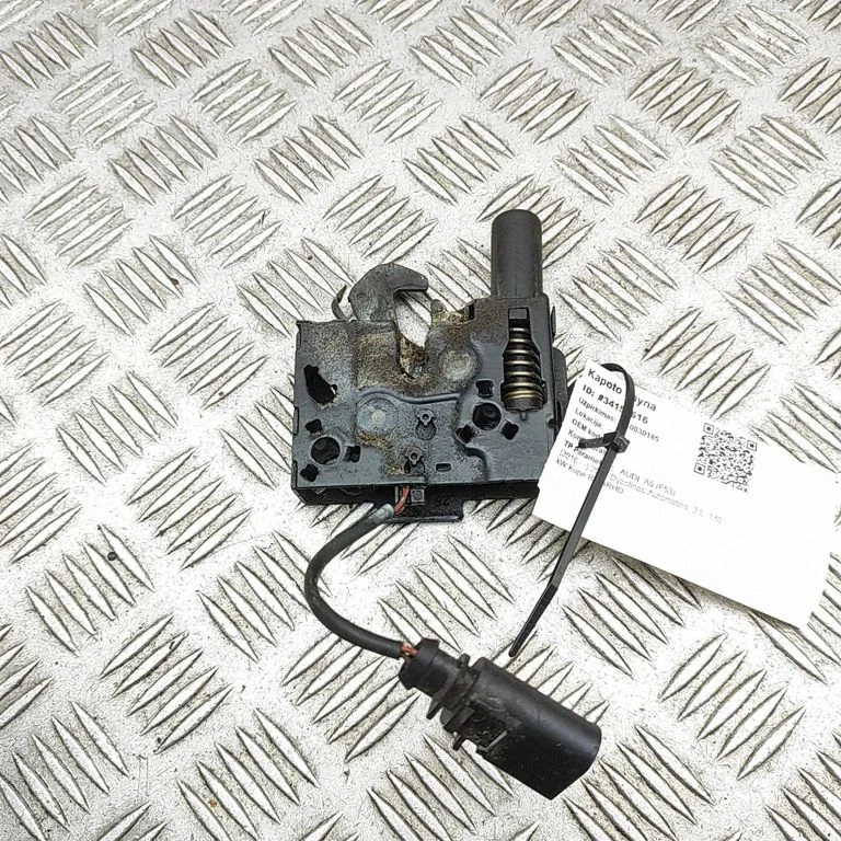 Motora pārsega slēdzene 8W0823509C
