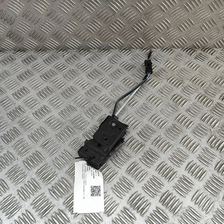 Motora pārsega slēdzene 32318456
