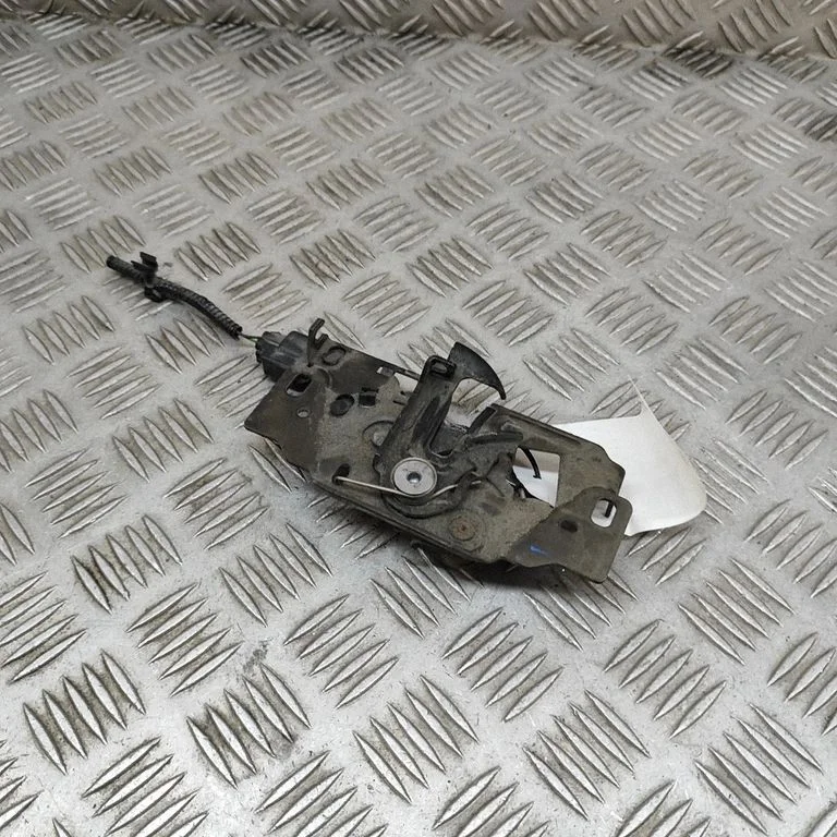 Motora pārsega slēdzene 103301100D