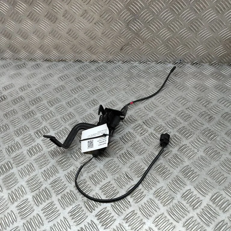 Motora pārsega slēdzene 5351060480