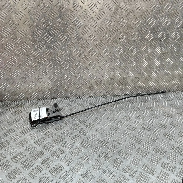 Motora pārsega slēdzene 8W6823529