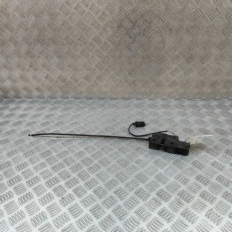 Motora pārsega slēdzene 4L0823509
