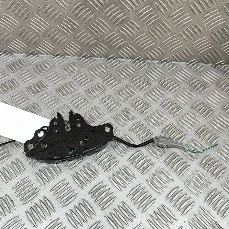 Motora pārsega slēdzene 656013NM0B