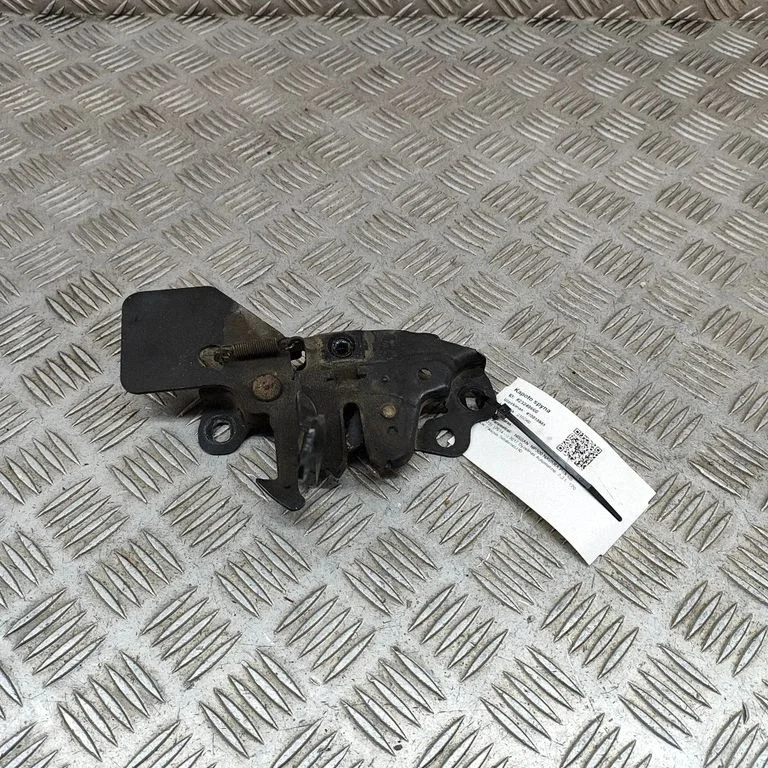 Motora pārsega slēdzene 656014KD0A