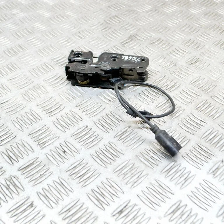 Engine bonnet/hood lock/catch