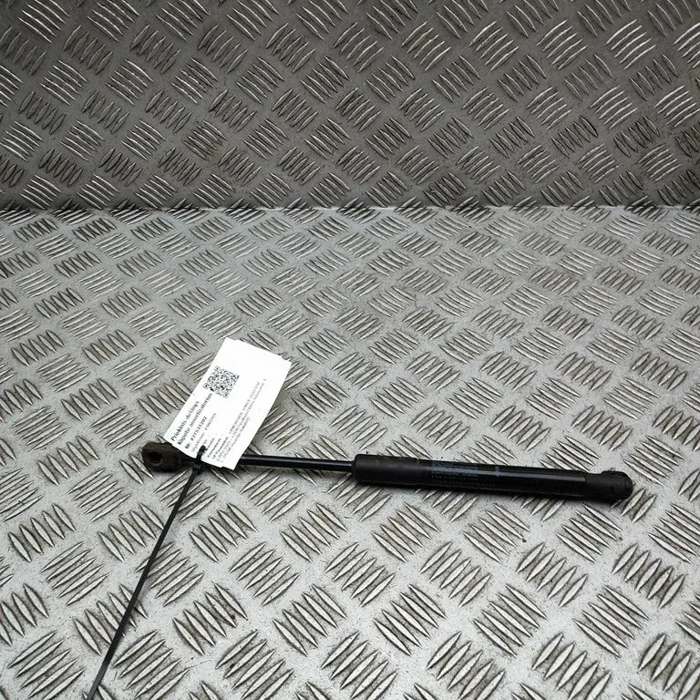 Motora pārsega amortizators CK5216C826AC