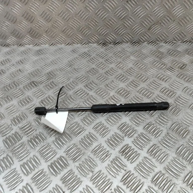 Motora pārsega amortizators 4G8823359A